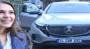 Aslı Enver'in yeni otomobili! Fiyatı dudak uçuklattı