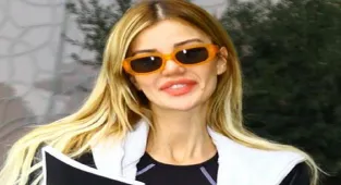 Aslı Turanlı elindeki senaryoyu sakladı