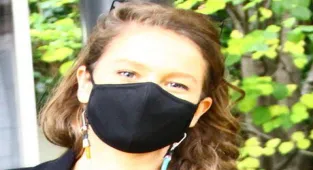 Burcu Biricik siyahlar içinde