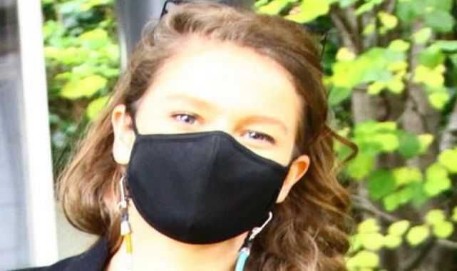 Burcu Biricik siyahlar içinde