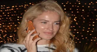 Burcu Esmersoy'un akşam yemeği şıklığı