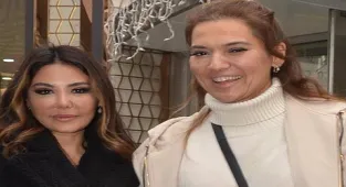 Demet Akalın'ın tek renk alışveriş şıklığı