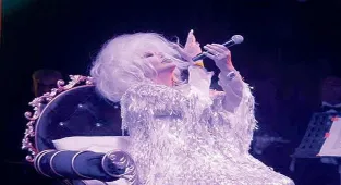 Diva izdihamı!