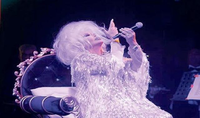 Diva izdihamı!