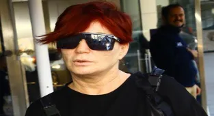 Emel Müftüoğlu siyahlar içinde