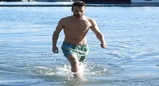 Emre Kaya kasım ayında denize girdi