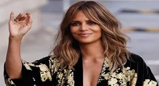 Halle Berry: Onu bulana kadar bir sürü bikini giyip, çıkardım