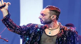 ‘Kekemeden pop star yarattım’