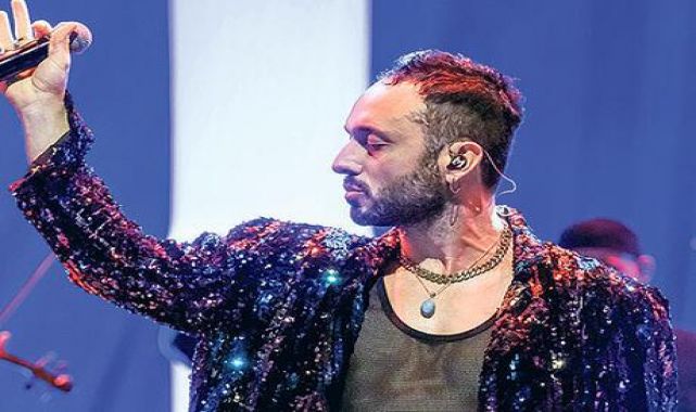 ‘Kekemeden pop star yarattım’