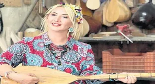 Milyon dolar’lık sazı çaldı