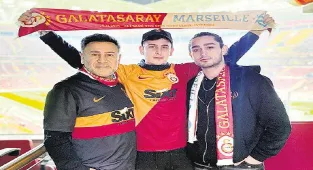 Oğullarıyla GS maçını tribünde izledi