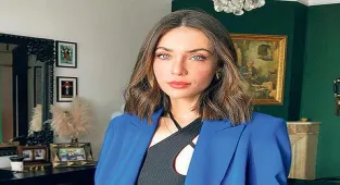 Piyano dersleri alıyor