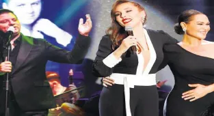 Sahnede ünlüler geçidi