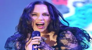Sertab Erener'den genç müzisyenlere destek