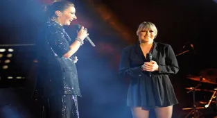Sıla'nın Almanya konserinde Zeynep Avcı sürprizi