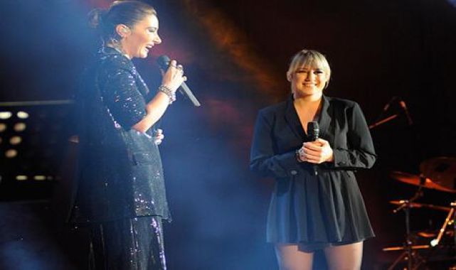 Sıla'nın Almanya konserinde Zeynep Avcı sürprizi