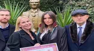 Sinan Engin'in kızı Elif Engin avukat oldu