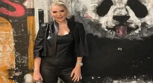 Tuğba Özerk yorgunluğunu Atina'da attı