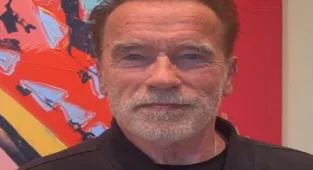 Arnold Schwarzenegger'den emekli askerlere ev yapılması için bağış