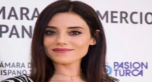 Cansu Dere 'ye İspanya'dan başarı ödülü