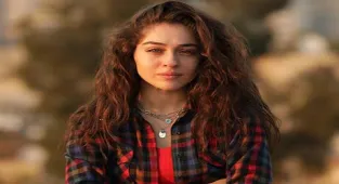 Cemre Baysel kimdir, kaç yaşında? Cemre Baysel nereli? Dizileri - filmleri...