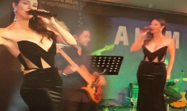 Defne Samyeli tatil dönüşü sahnede! Kıyafeti dikkat çekti