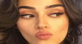 Esra Bilgiç toz toprak içinde paylaştı
