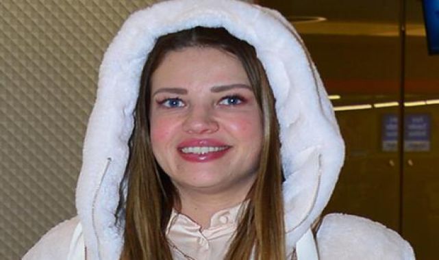Esra Sönmezer sahneye dönüyor