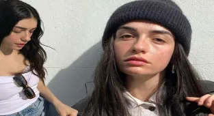 Hazar Ergüçlü imaj değiştirdi! İşte yeni saçları
