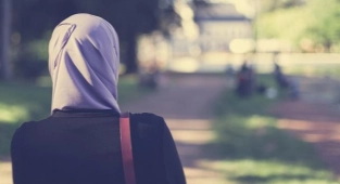 Kanada'da Başörtüsü ve Müslümanlara Ağır Hakaret