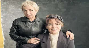 Kardeşler el ele