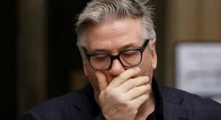 Mahkemeden Alec Baldwin’in Telefonu İçin Arama Emri