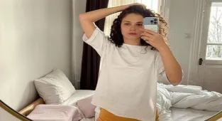Melisa Şenolsun'dan ayna pozu