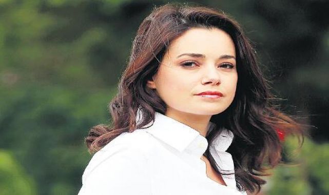 Özgü Namal yeni yıla yeni evle giriyor