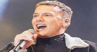 Sıfır derecede beş bin kişiye konser verdi