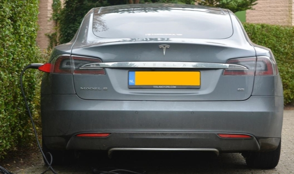 Tesla, Binlerce Aracını Geri Çağırdı