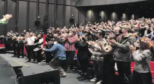 50’nci yılı sahnede kutladı!