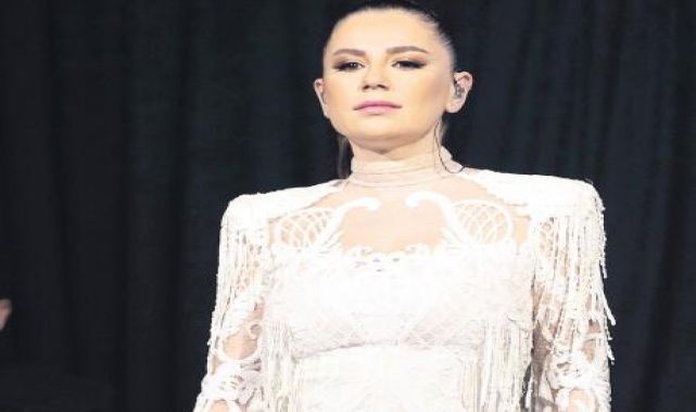 Açılış Çeşme’de