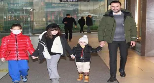 Alişan karne gününde yeğenlerini yalnız bırakmadı