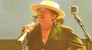 Bob Dylan bir kez daha şarkılarını sattı!
