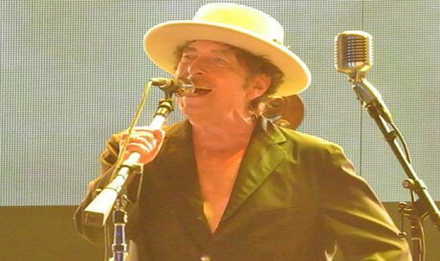 Bob Dylan bir kez daha şarkılarını sattı!
