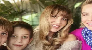 Eda Erol ailesiyle yeni yaşını kutladı