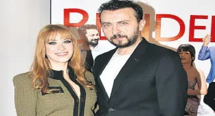 Eşine övgüler yağdırdı