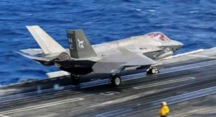 F-35, Uçak Gemisine İnerken Düştü