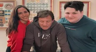 Kaya Çilingiroğlu kızı ve oğluyla yeni yaşını kutladı