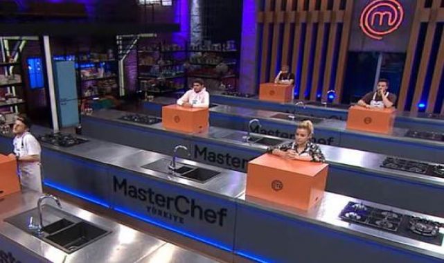MasterChef'te ilk finalist kim oldu? 3 Ocak MasterChef ilk önlüğü hangi isim aldı?