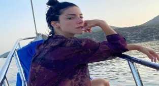 Merve Boluğur'dan makyajsız tekne paylaşımı