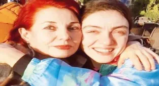 Merve Dizdar annesi Yıldız Dizdar'ı paylaştı