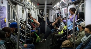 New York Metrosuna Omicron Engeli