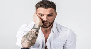 Sinan Akçıl kimdir, kaç yaşında? Sinan Akçıl'ın boyu kaç? İşte şarkıları